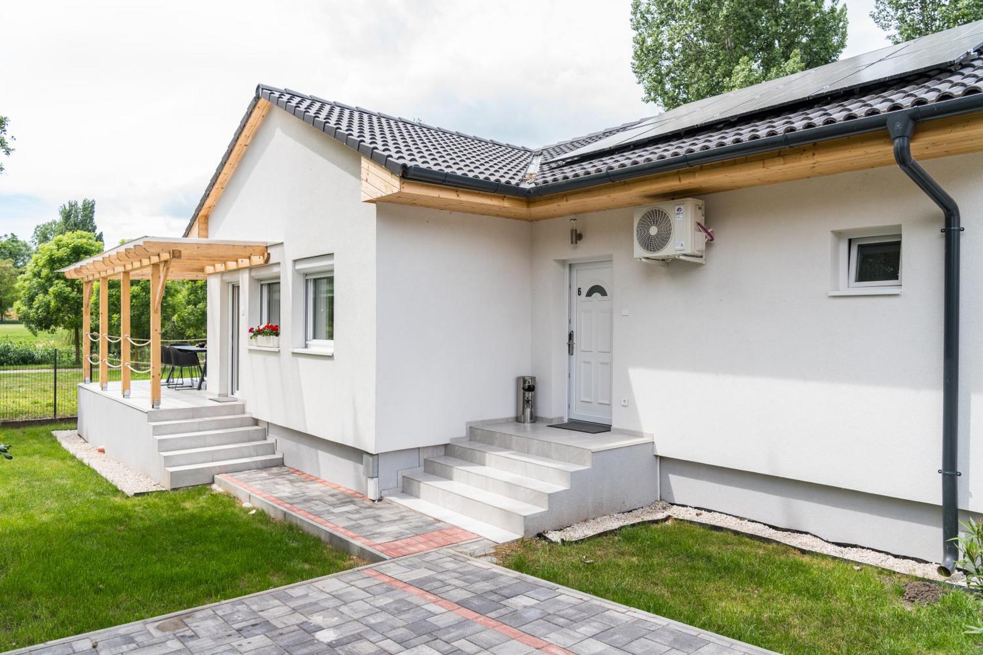 Balatonic Lemon Apartmanhaz Siofok Exterior photo