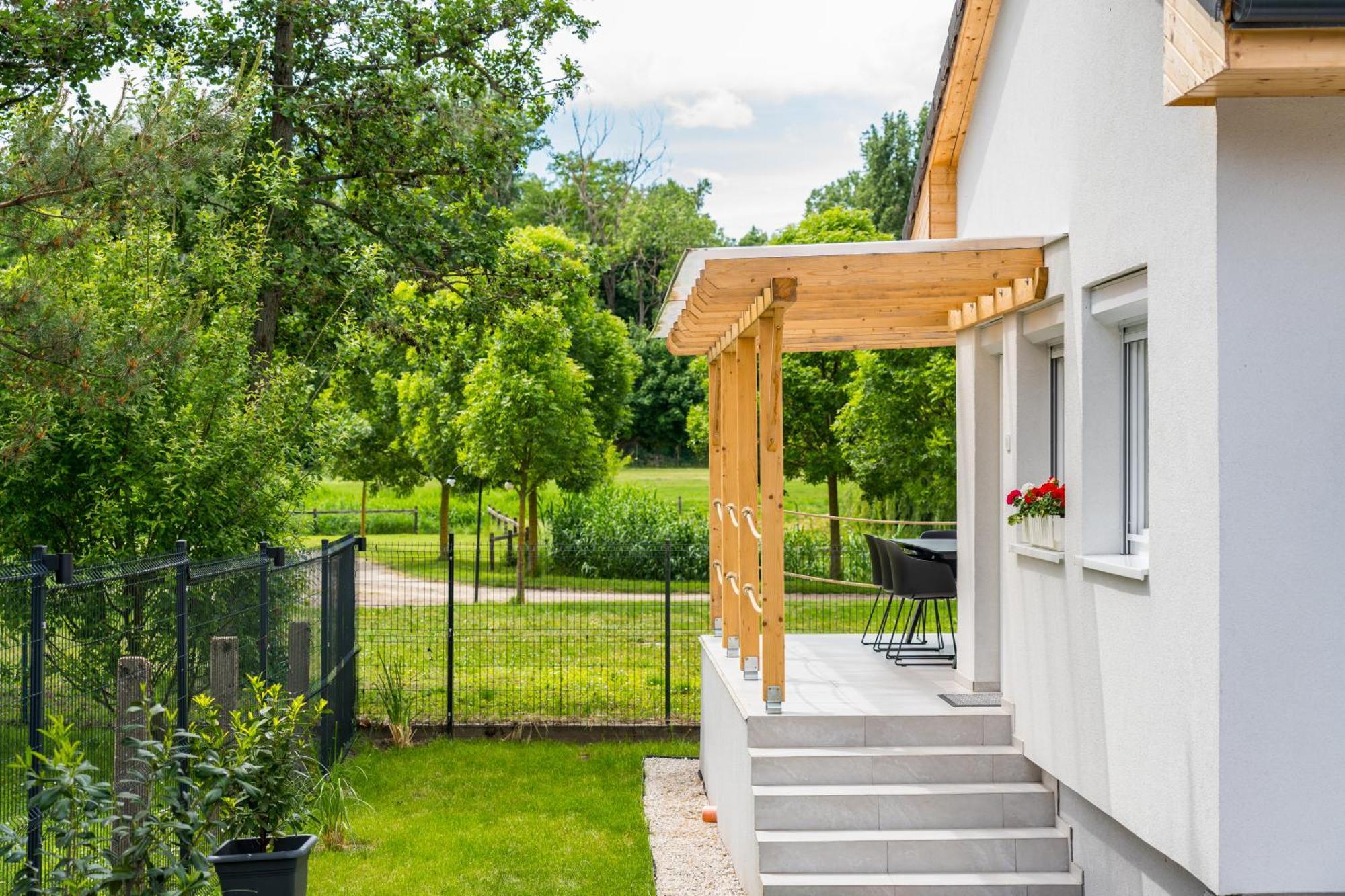Balatonic Lemon Apartmanhaz Siofok Exterior photo